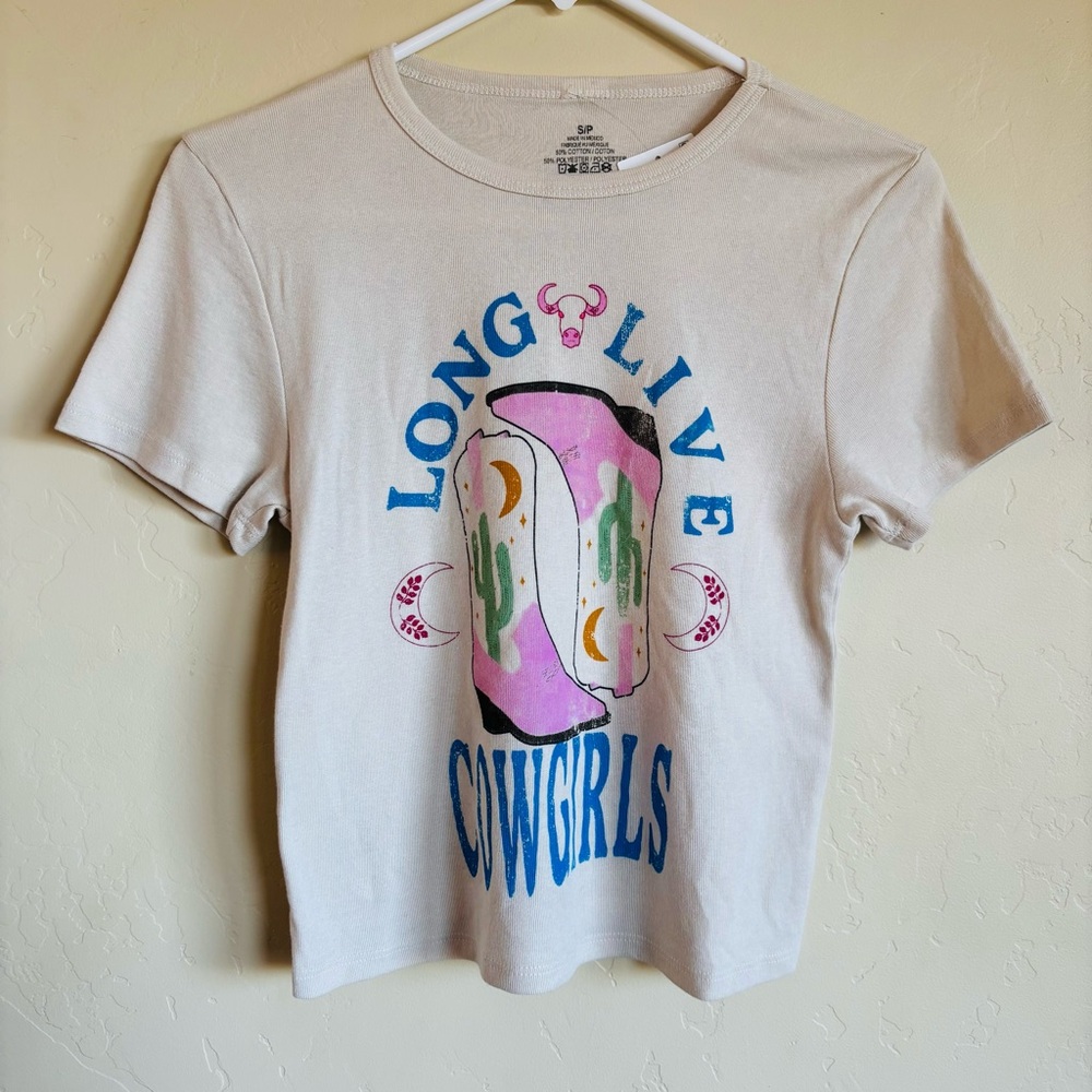 Long Live Cowgirls Graphic Tee - Picture 2 of 11